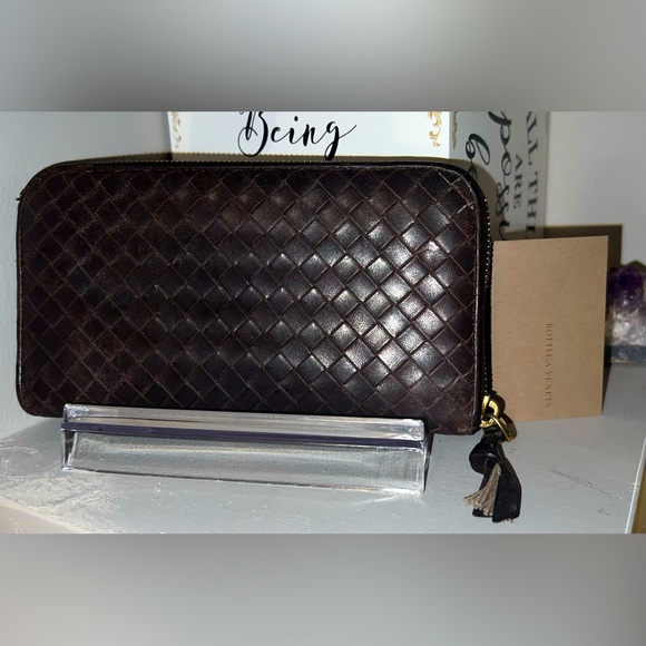 Preloved Bottega Venetta brown wallet with care card!